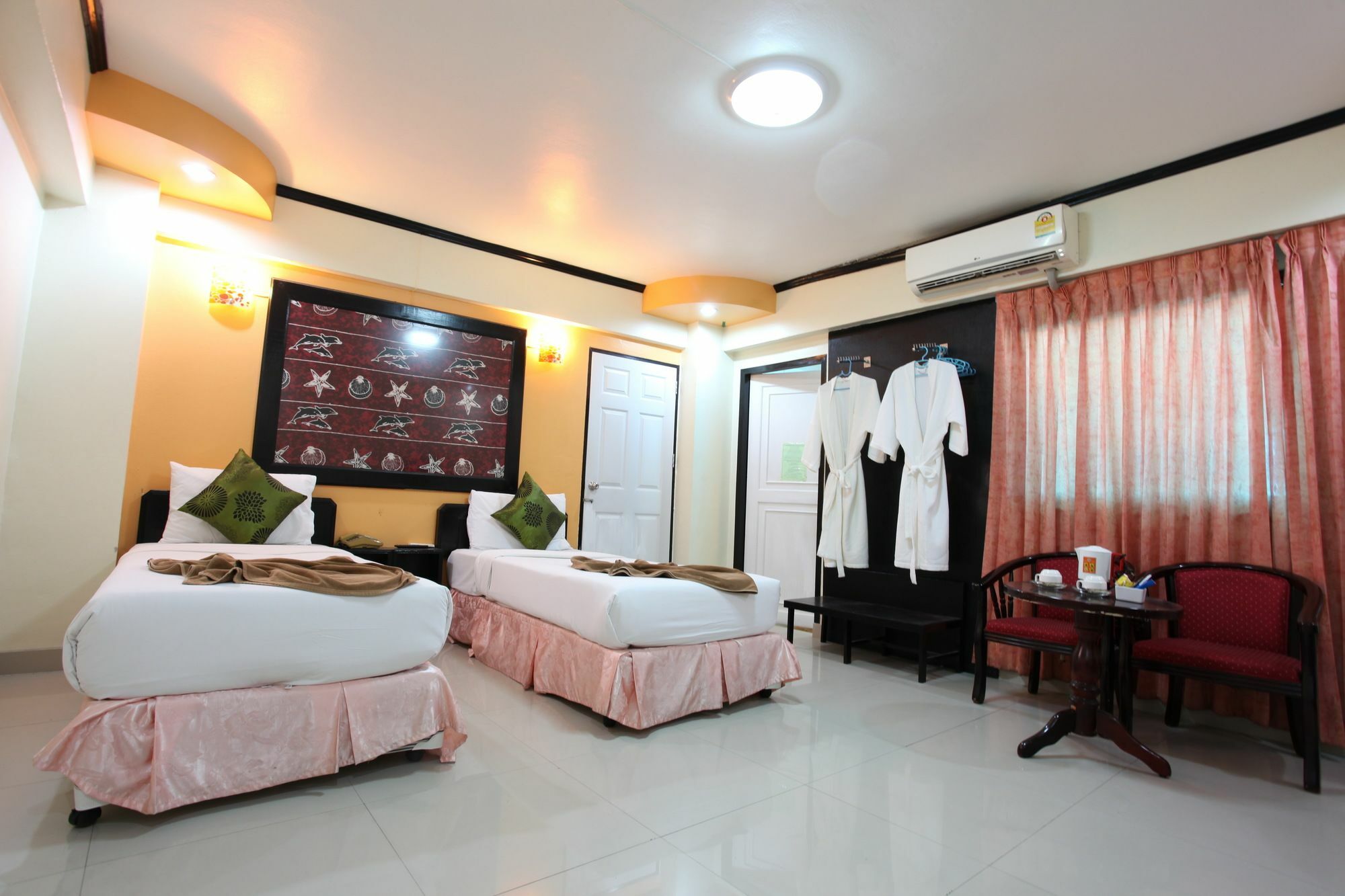 Home Pattaya Hotel Bagian luar foto