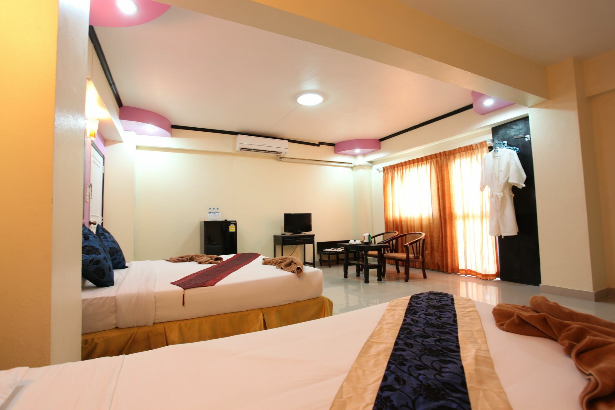 Home Pattaya Hotel Bagian luar foto